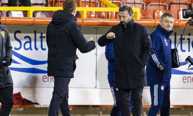 Steven Gerrard (left) with Aberdeen manager Derek McInnes.