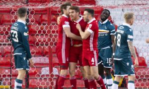 Aberdeen beat 10-man Motherwell to move up to third in the Premiership