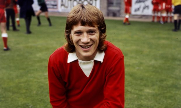 Aberdeen footballer, Barrie Mitchell has died aged 73.
