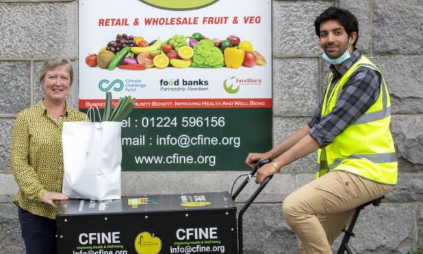 C-FINE volunteers Fiona Rae and Kevni Mathew.
Photo supplied by Subsea 7