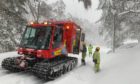 Braemar Mountain Rescue Team helping SSE engineers restore power in snowy conditions.