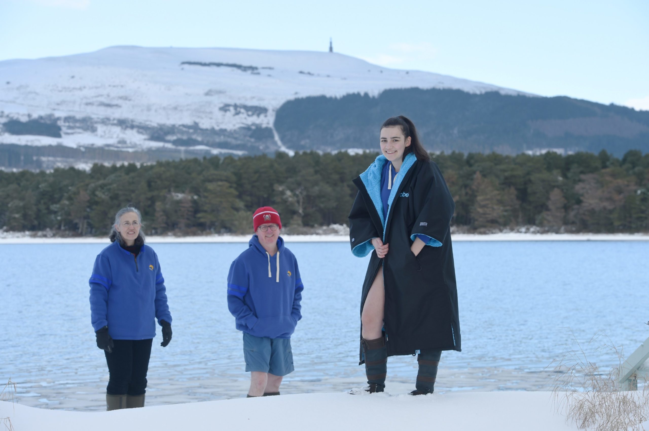 Golspie family brave icy Sutherland waters in Sandpiper Trust fundraiser - Vimarsana News