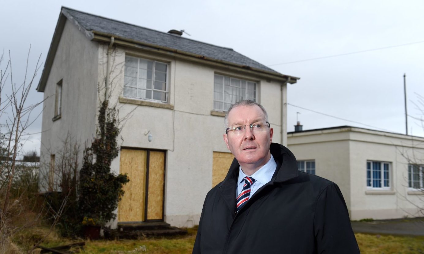 Highland councillor urges use of empty janitor's houses to help combat housing waiting list - Vimarsana News