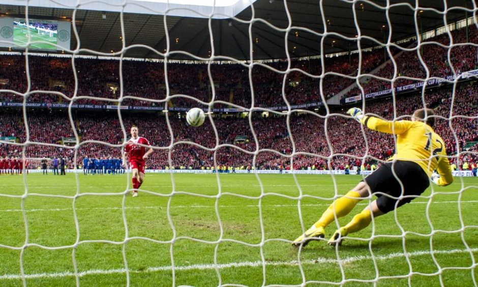 Adam Rooney scores the winning penalty for Aberdeen in the 2014 League Cup final.