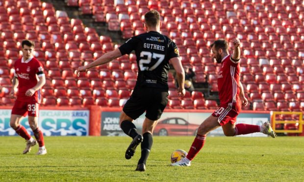 Niall McGinn scores for Aberdeen to make it 1-1 in the Scottish Cup against Livingston.