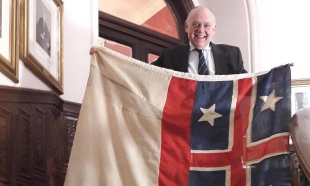 The mysterious flag resembles the White Ensign used by the Royal Navy.