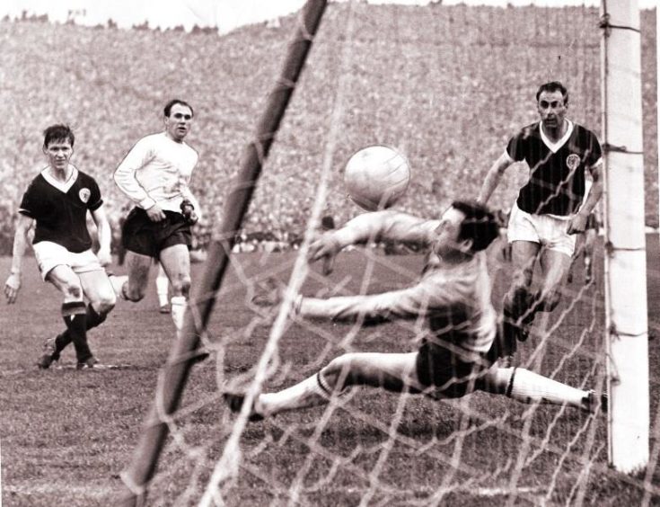 John White effort v England's Gordon Bank