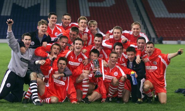 The victorious Aberdeen team celebrate after defeating Celtic 2-0 in the 2001 Scottish Youth Cup final