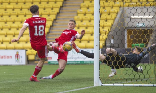 Aberdeen's Callum Hendry scores to make it 1-0 against Livingston.