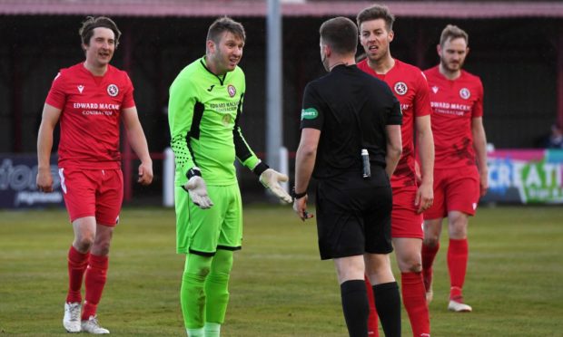 Joe Malin leads the Brora protests after Kelty are awarded a third penalty of the night