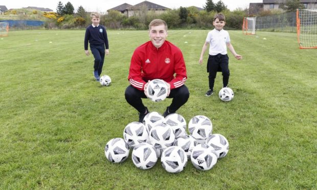 Charleston Primary pupils have won an AberDNA Junior competition, resulting in each pupil winning an Adidas football. They have been delivered to the kids by Aberdeen midfielder Dean Campbell.
