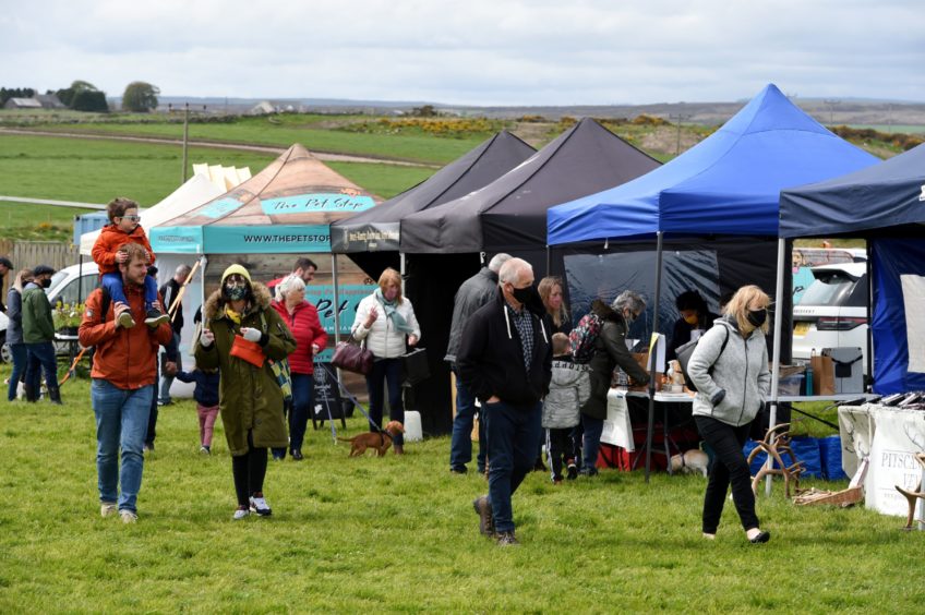 CR0028341
Food and Drink - Chapelton farmers' market at Burgess Park, Chapelton, Aberdeenshire.

Picture by Kenny Elrick     23//2021