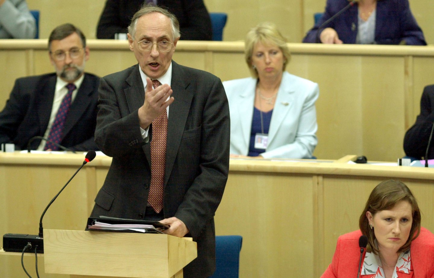 Donald Dewar speaking in parliament.