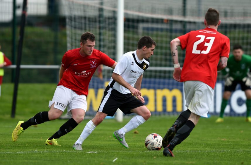 Blair Lawrie in action for Clach.