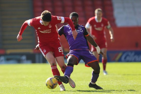 Aberdeen's Michael Ruth and Dundee United's Jeando Fuchs. Photo by Stephen Dobson/ProSports/Shutterstock.