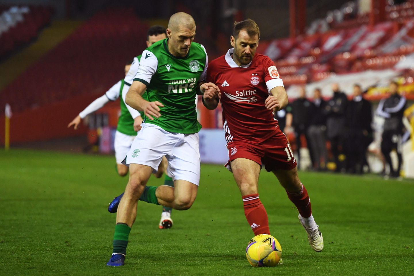 Niall McGinn in action against Hibernian.