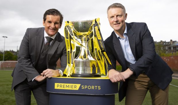 Tosh McKinlay and Stephen Craigan with the Premier Sports Cup.