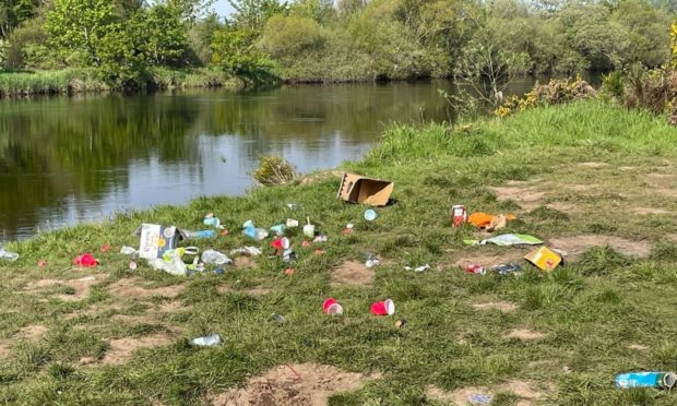 Picture shows; Litter at Inchgarth Reservoir.