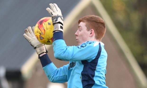 Former Rothes and Dufftown goalkeeper Sean McIntosh has joined Deveronvale