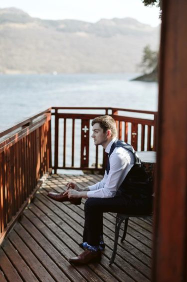 A groom preparing for his wedding in the Treehouse Lodge