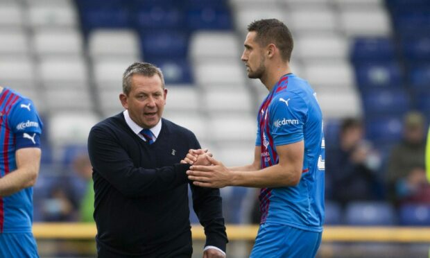 Defender Robbie Deas with ICT head coach Billy Dodds.