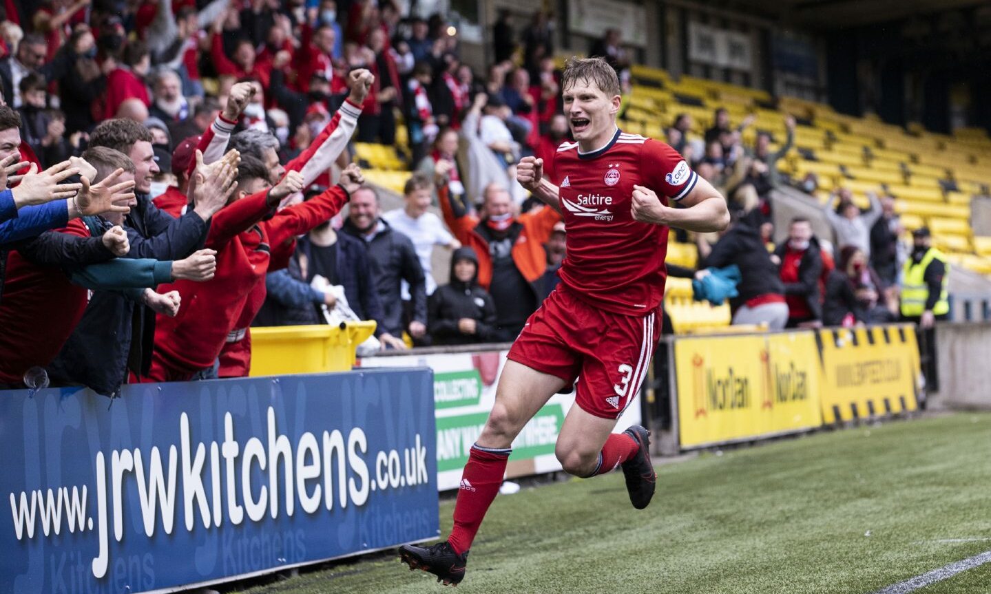 Aberdeen's Jack MacKenzie celebrates his late winning goal against Livingston in August 2021. Image: SNS