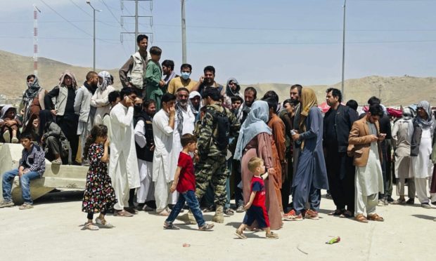 Hundreds of people gather outside the international airport in Kabul (Photo: AP)