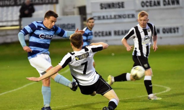 Banks o' Dee's Jack Henderson, left, tries a shot as Fraserburgh's Jamie Beagrie attempts to block
