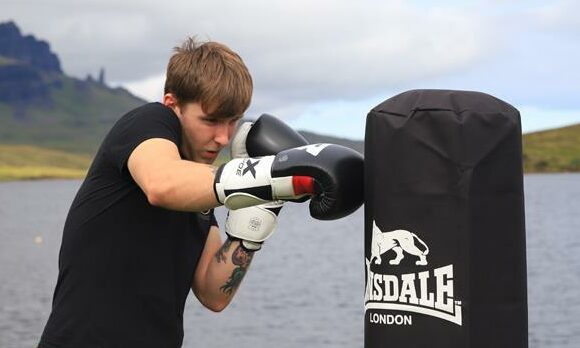 Ryan Hunter training ahead of the Aberdeen bout. Photo: Cancer Research UK