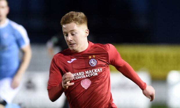 Andrew Macrae has signed a contract extension to stay with Brora Rangers until 2024