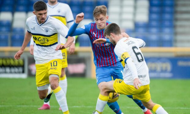 Morton's Kyle Jacobs (right) challenges ICT's Roddy MacGregor.