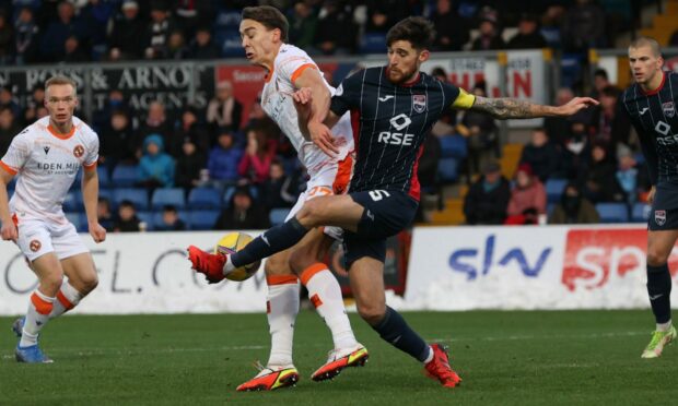 Dundee United's Louis Appere and Ross County's Jack Baldwin challenge for the ball.