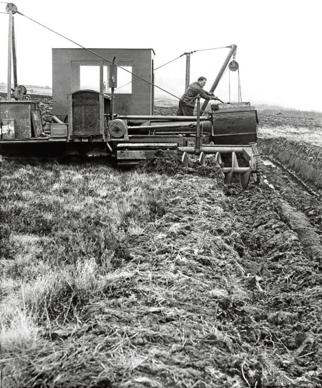 1986: George Gow on a peat cutting machine near New Pitsligo.