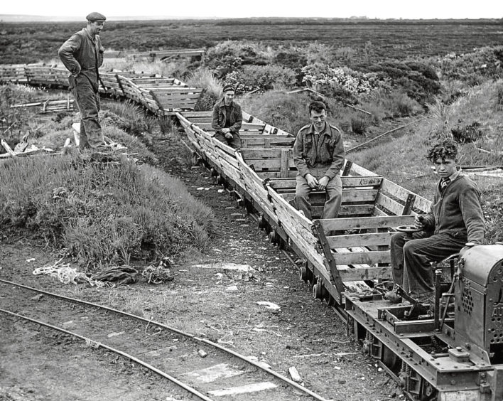 1947: Workers prepare to transport the peat.