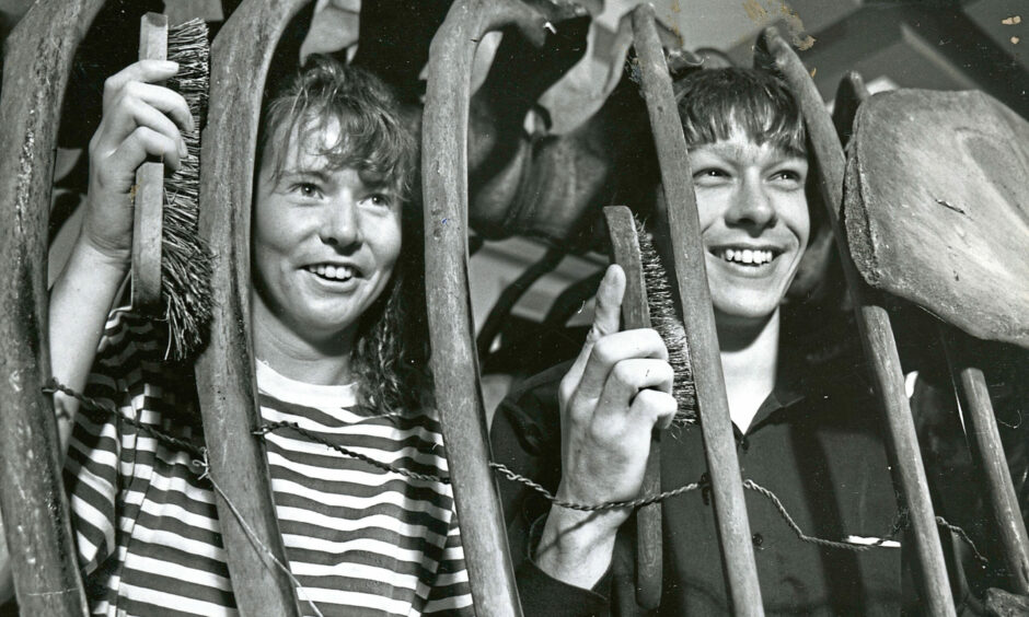 1988 - Ann Nicol and Scott Miller give the whale 
skeleton a much-needed clean and brush-up