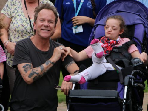 Kiefer Sutherland with kids from hospices Naomi House And Jacksplace (Naomi House And Jacksplace)