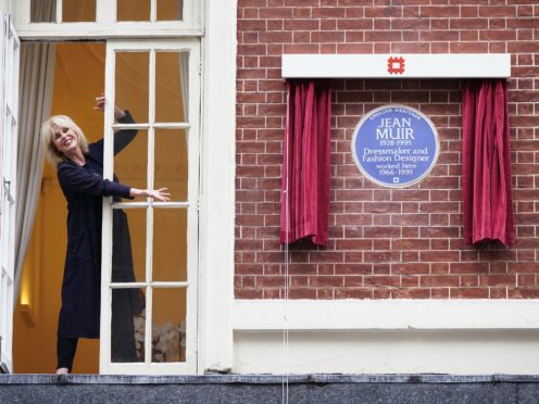 Joanna Lumley helps unveil the plaque (Yui Mok/PA)