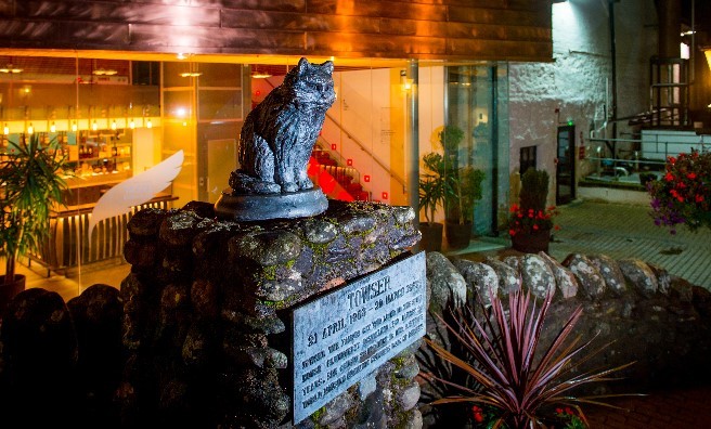 The Famous Grouse Experience's statue of Towser, the distillery's famous cat
