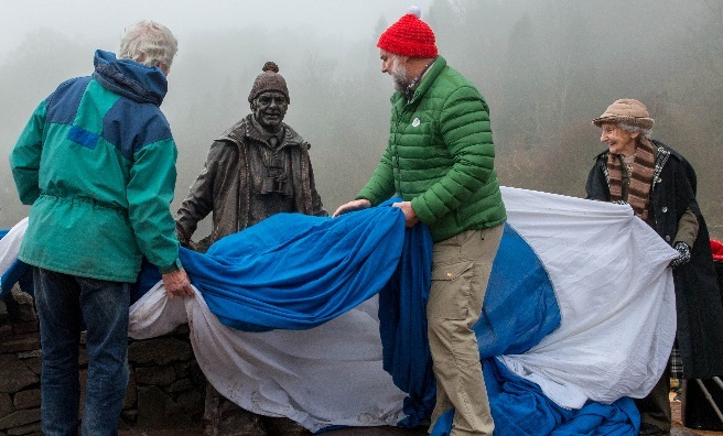 The statue is unveiled by Jimmie MacGregor, Cameron McNeish and Rhona Weir. Photo by Paul Saunders Photography