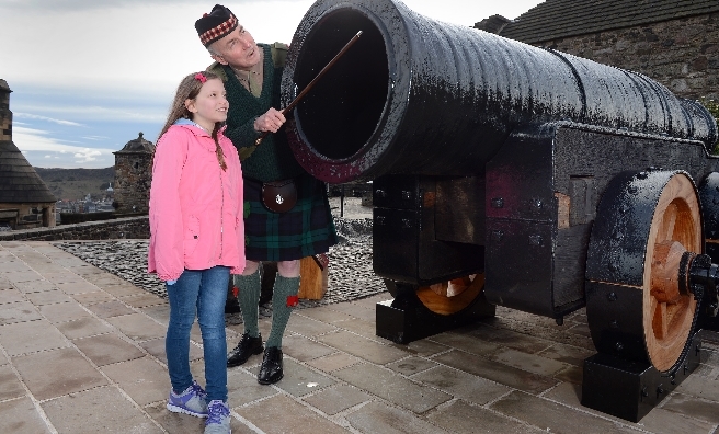 Major Niall Archibald inspects Mons Meg with helper Beth Graham. Neil Hanna.