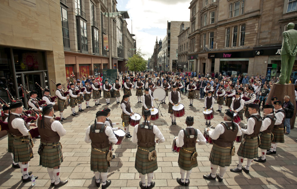 The pipers live in Buchanan Street!