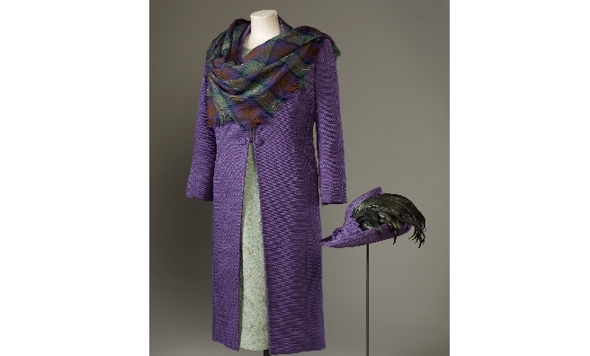 The outfit (designed by Sandra Murray) worn by The Queen for the official opening of the Scottish Parliament. Royal Collection Trust / © Her Majesty Queen Elizabeth II 2016