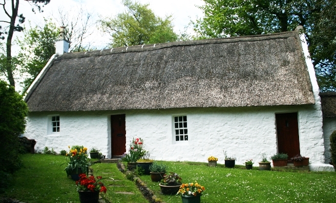 One of several thatched cottages in Swanston Village, Edinburgh. Copyright @ Historic Environment Scotland