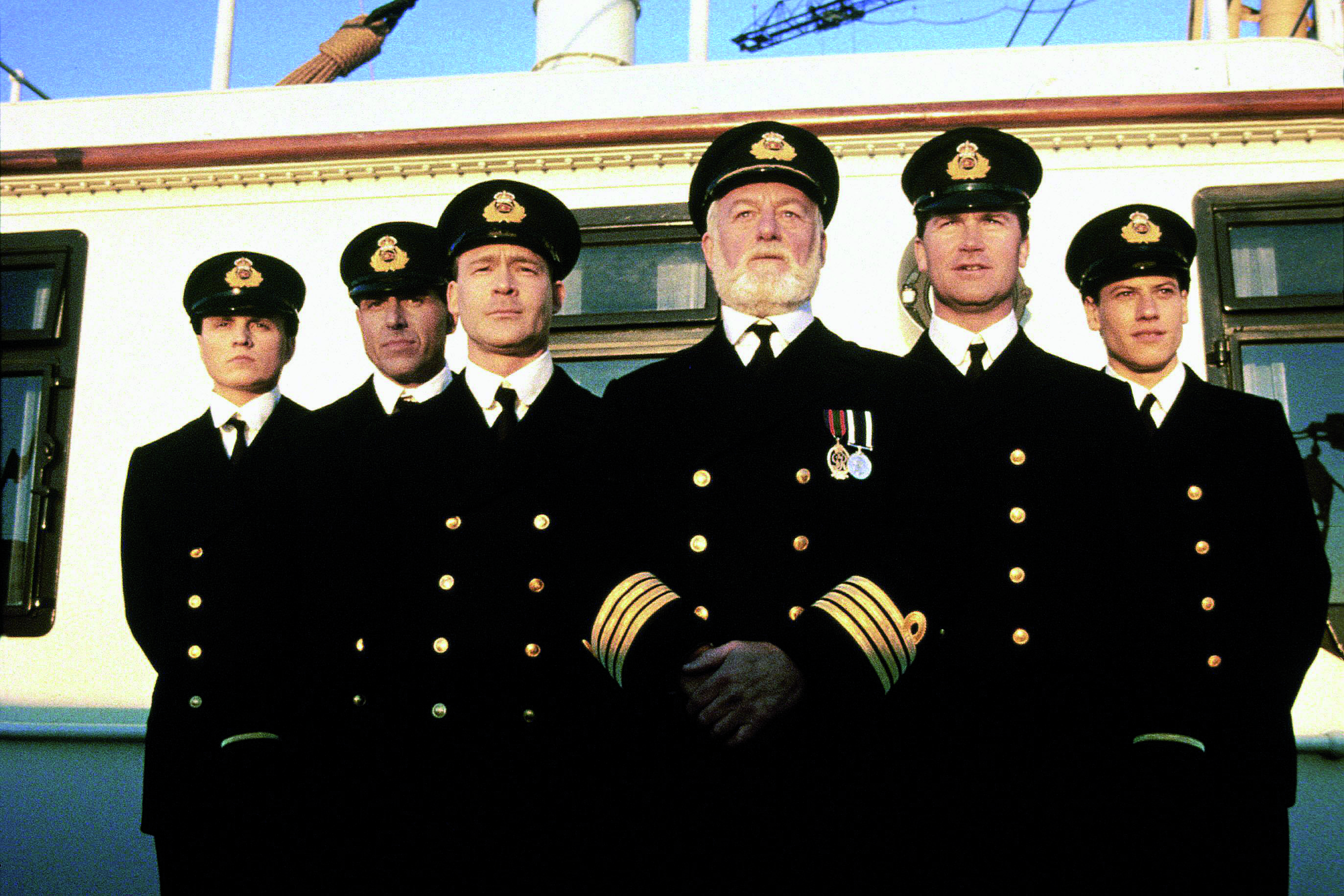 Команды капитана корабля. Офицеры Титаника 1997. Титаник 1997 экипаж.