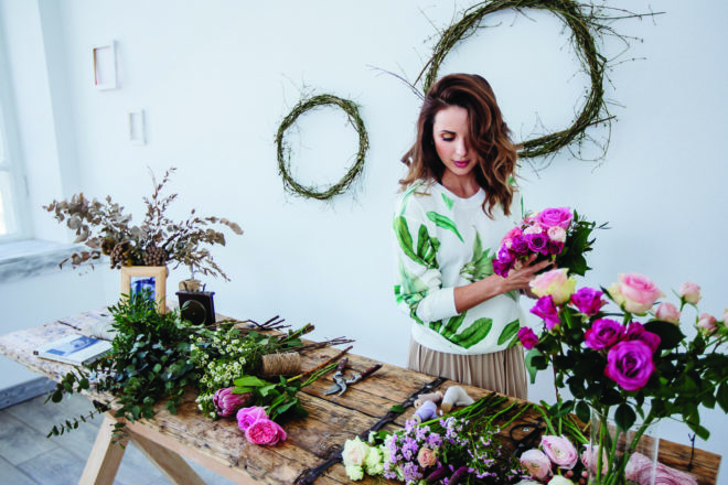 Florist makes a bouquet. ISTOCK. Featured Image for Ask a florist: all of your FAQ about wedding flowers - answered!