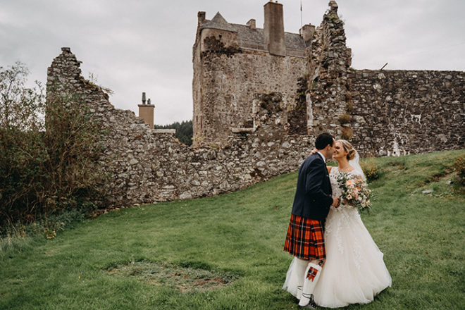 neidpath_castle_peebles_wedding_catriona_ramsey_dearlyphotography (300 of 555) Featured Image for Atmospheric + romantic wedding day at Neidpath Castle, Peebles