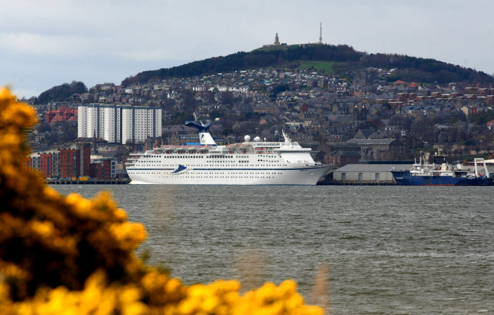 28 sail cruise ship dundee