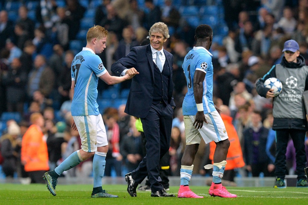 De Bruyne (left) is congratulated by manager Manuel Pellegrini (Martin Rickett/PA Wire)