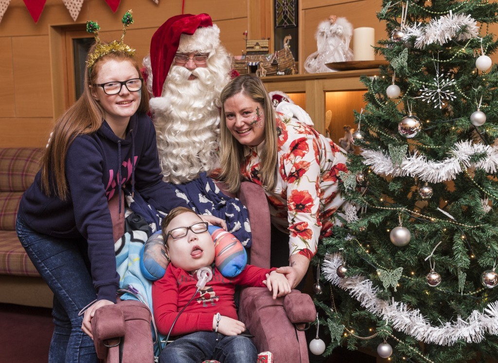 Kieran Reilly (5, from Barrhead) photographed with his sister Morgan McKenzie (14), mother Victoria Thomson & Santa Claus