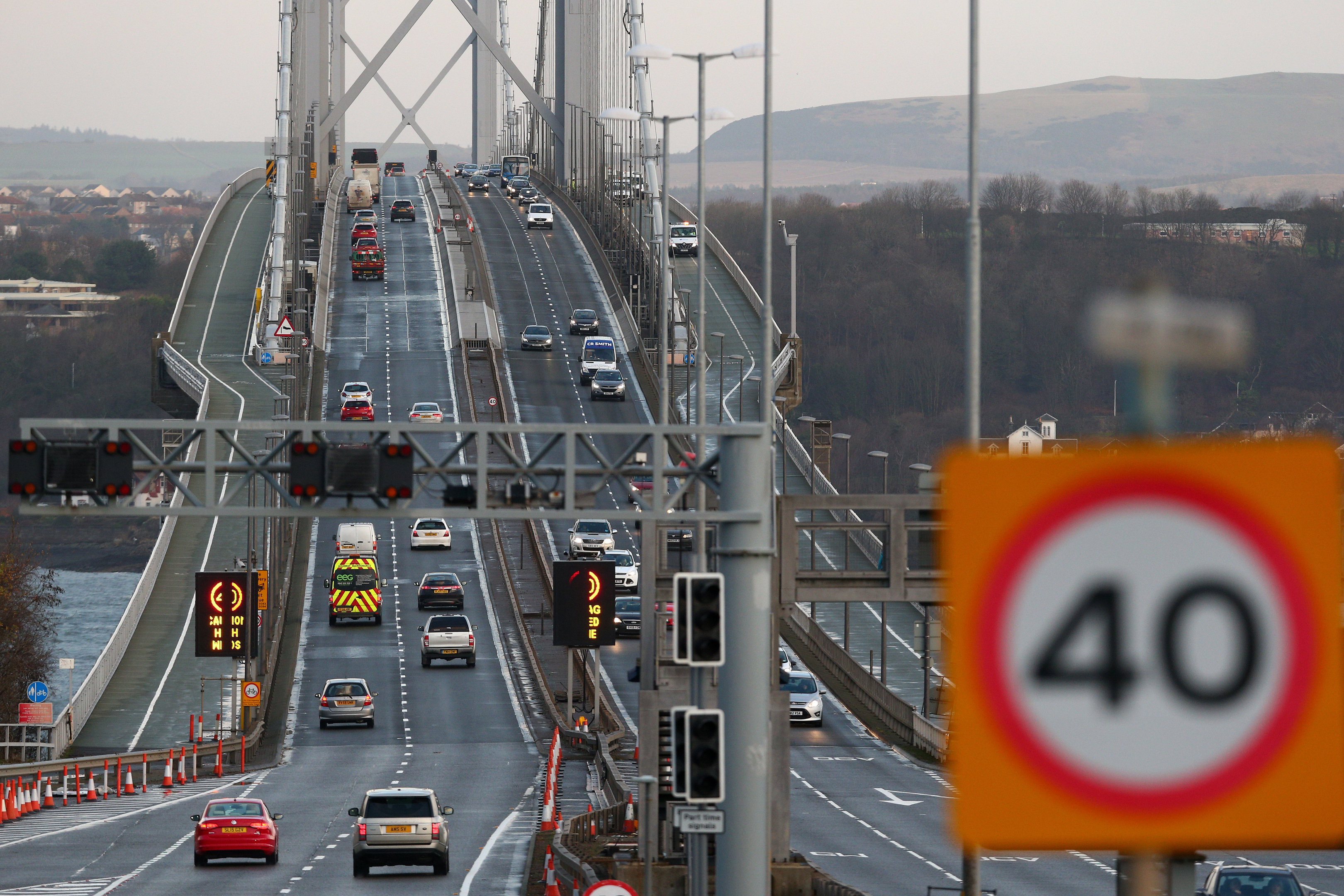 Traffic returns to the Forth Road Bridge (Mark Runnacles/Getty Images)